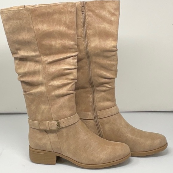 FRYE AND CO. Shoes - NIB women’s Frye and Co full side zip sand riding style boots, size 8